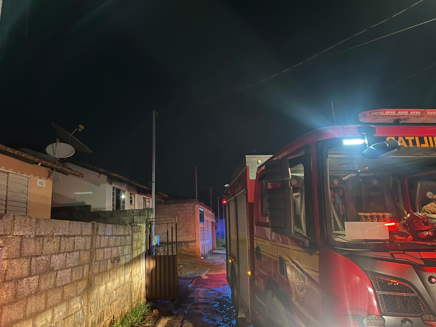 Perdas totais em incêndio deixa família sem lar em Barbacena