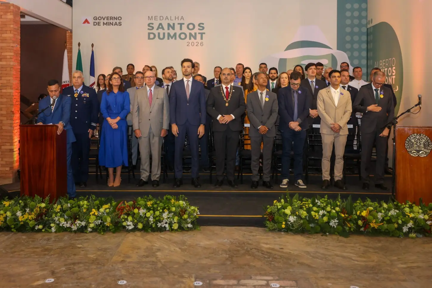 Secretário de Educação Minas Gerais é distinguido com Medalha Santos Dumont